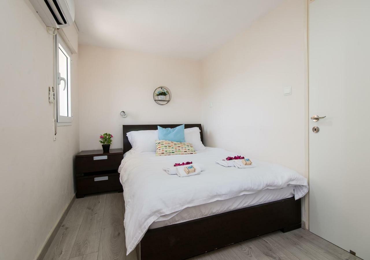Ha-Aliya Sea View Apartment Nahariya Bagian luar foto