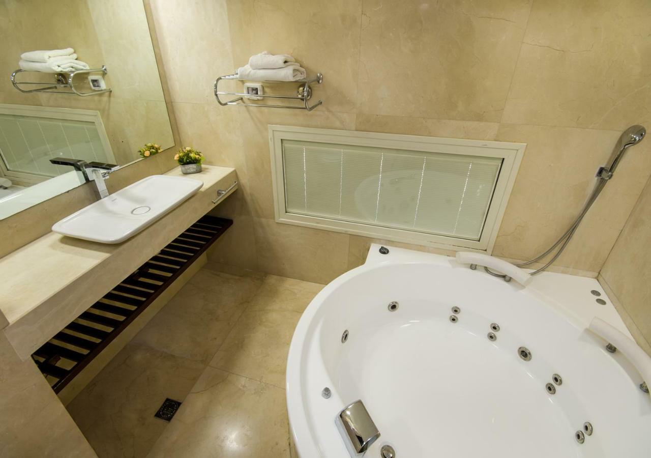 Ha-Aliya Sea View Apartment Nahariya Bagian luar foto