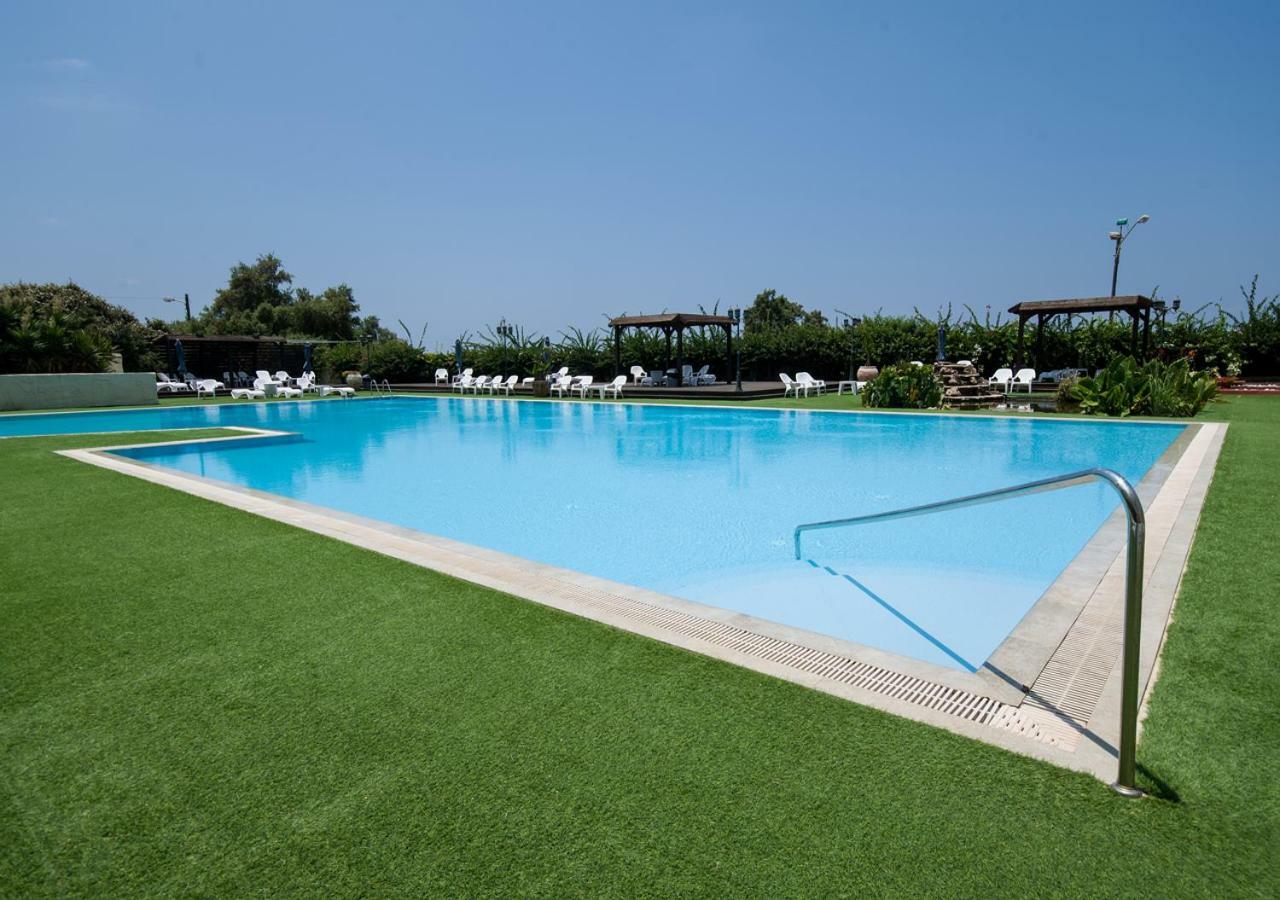 Ha-Aliya Sea View Apartment Nahariya Bagian luar foto