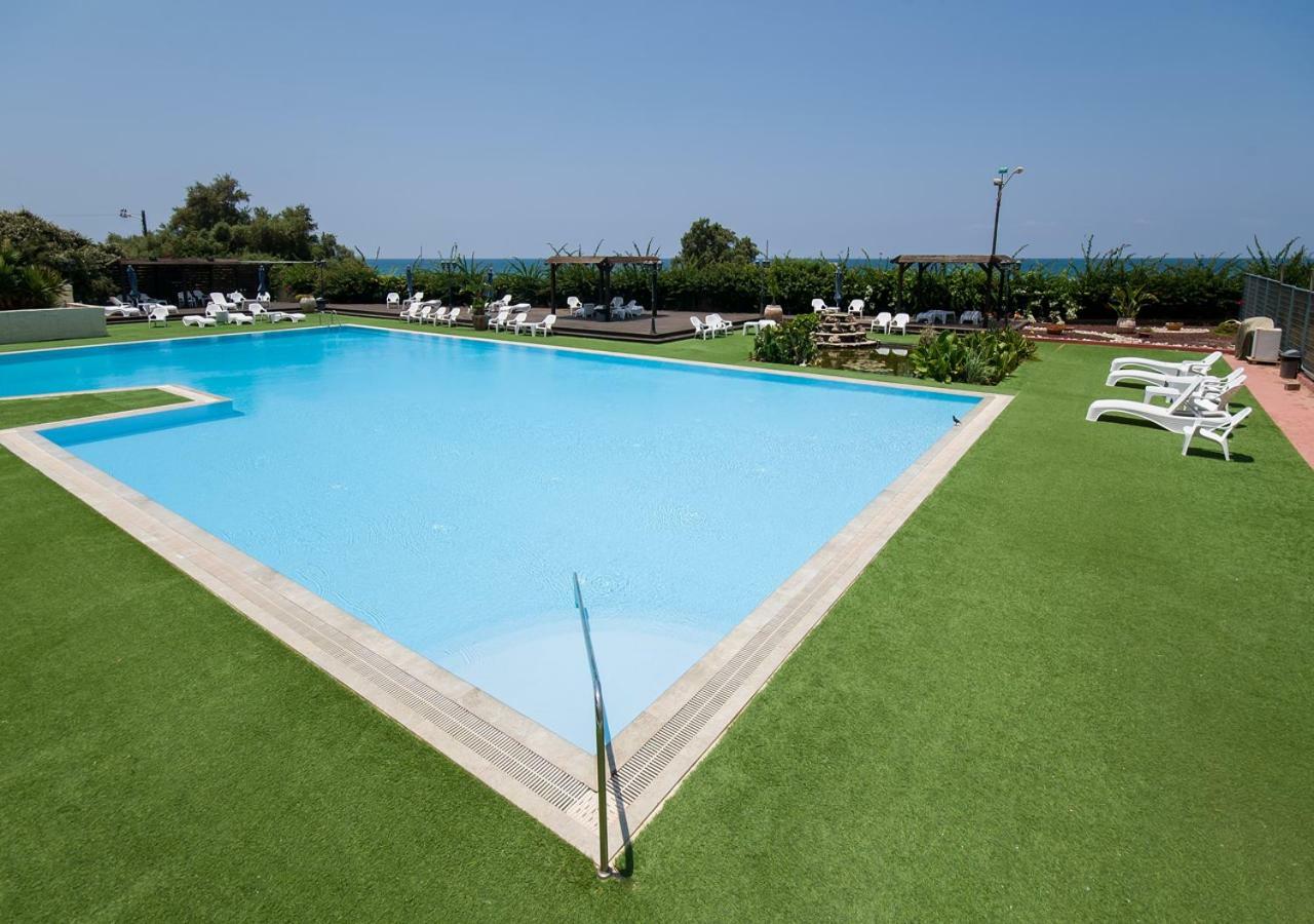 Ha-Aliya Sea View Apartment Nahariya Bagian luar foto